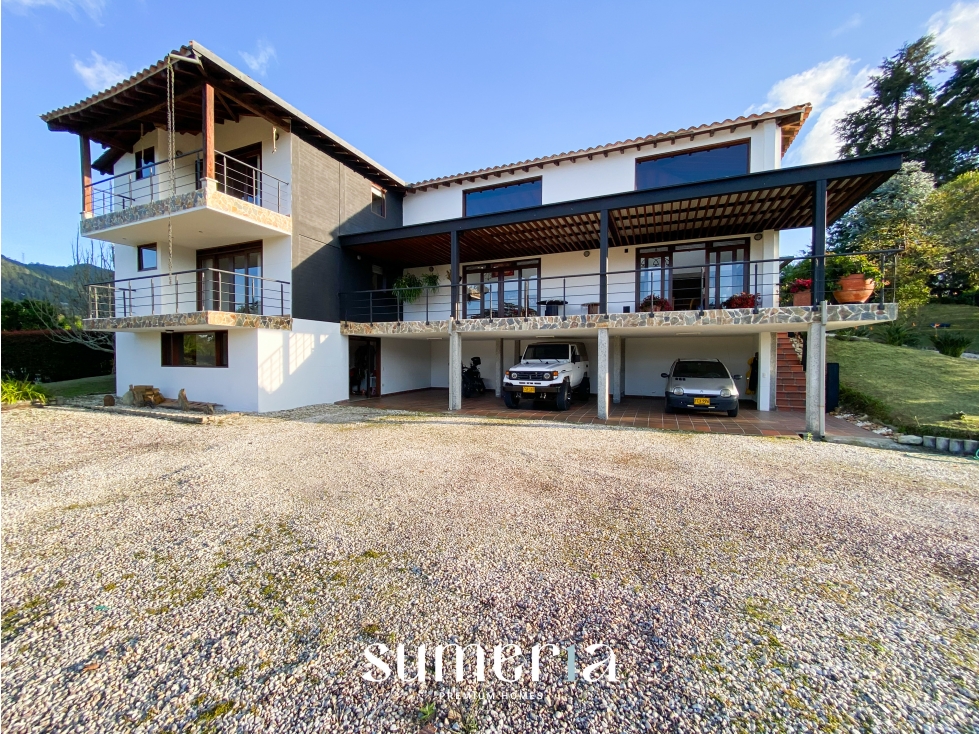 Casa campestre para la venta en Parcelación via la Ceja Rionegro