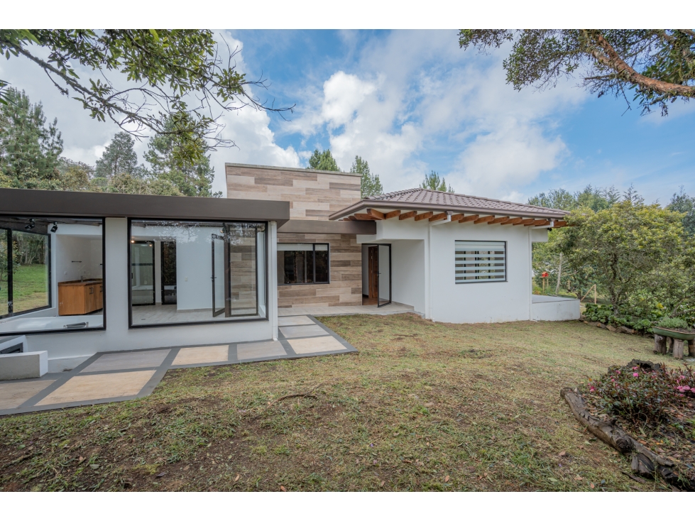 Casa campestre en arriendo ubicada en Santa Elena — foto 2