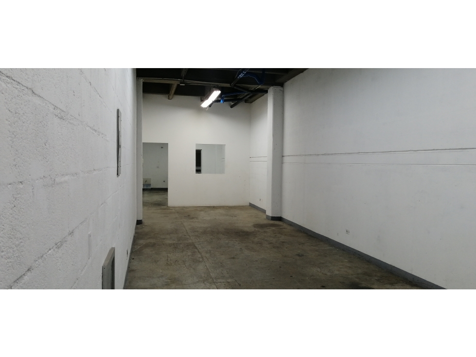 Bodega en arriendo en Medellín 80 m2 - 1