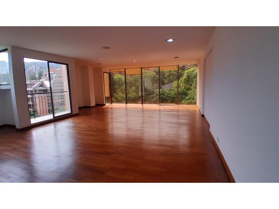 Oficina en Arriendo, Transversal inferior, Medellín 67 m2