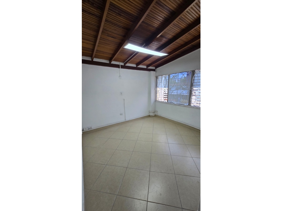 Casa - Local en Arriendo, Exito De Colombia, Medellín 252 m2 — foto 3