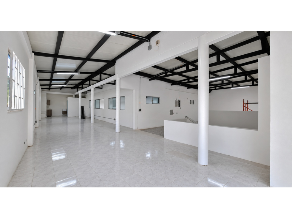 Casa - Local en Arriendo, Patio Bonito, Medellín 500 m2 — foto 3