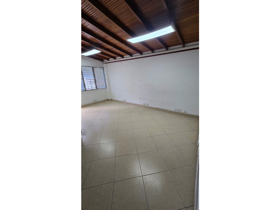 Casa - Local en Arriendo, Exito De Colombia, Medellín 252 m2 — foto 2