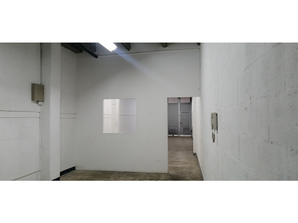 Bodega en arriendo en Medellín 80 m2 - 2