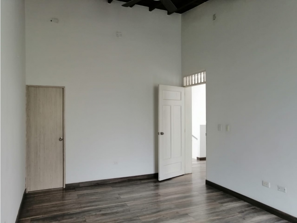 Casa - Local en Arriendo, Laureles, Medellín 150 m2