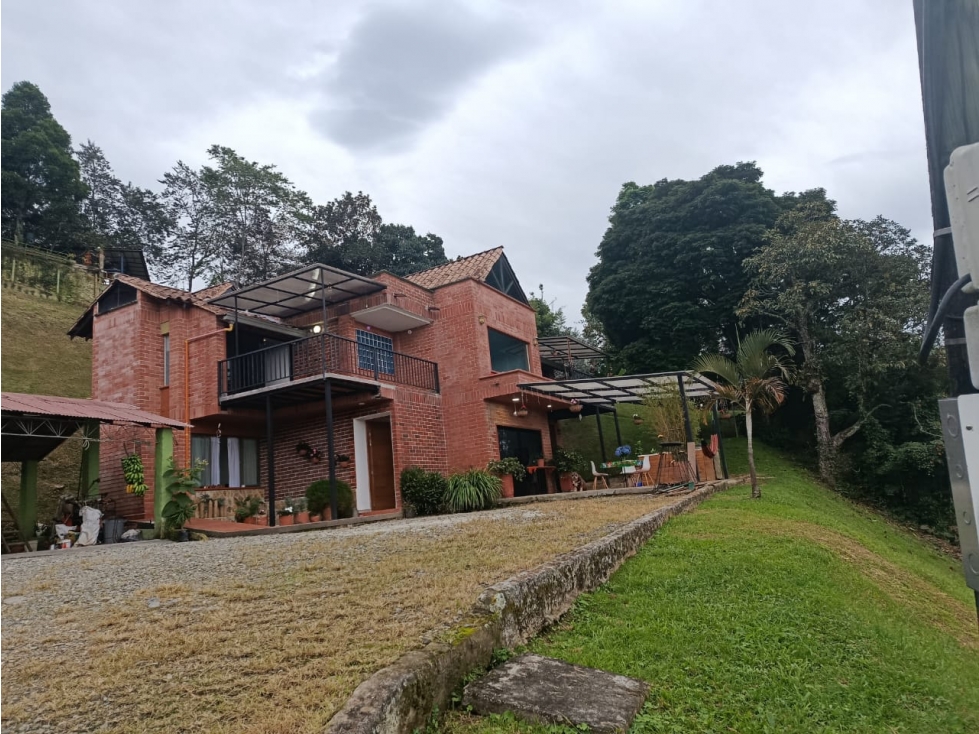 Casa Campestre en Venta, El Vergel, Envigado 320 m2