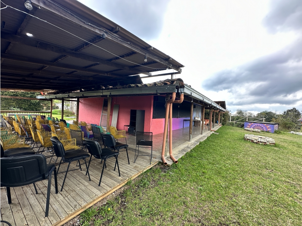 SE ARRIENDA CASA/LOTE RESTAURANTE ALTO LAS PALMAS / 8000 m² - 6