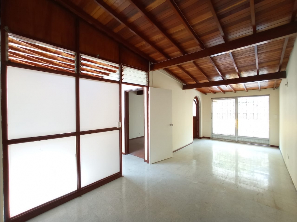 Casa - Local en Arriendo, Exito De Colombia, Medellín 160 m2