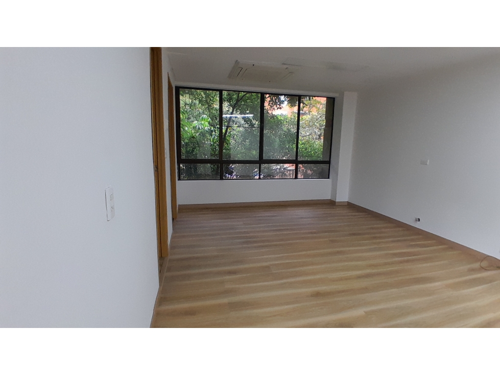 Oficina en Arriendo, La Aguacatala, Medellín 33 m2