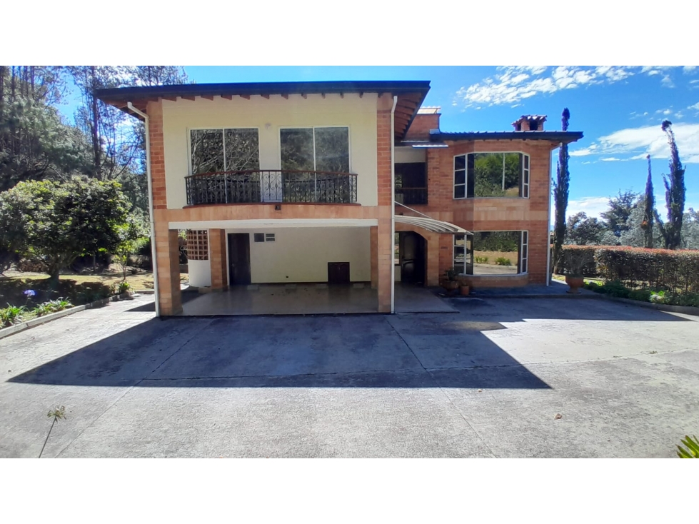 Casa en Arriendo, Loma Del Escobero, Envigado 1.400 m2 — foto 2