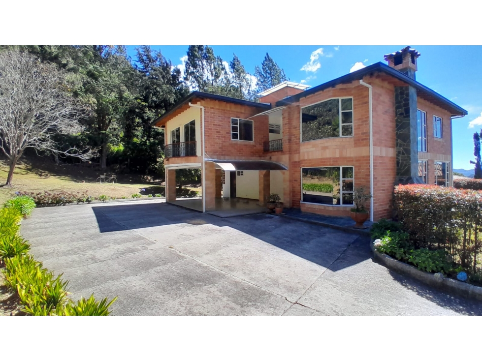 Casa en Arriendo, Loma Del Escobero, Envigado 1.400 m2