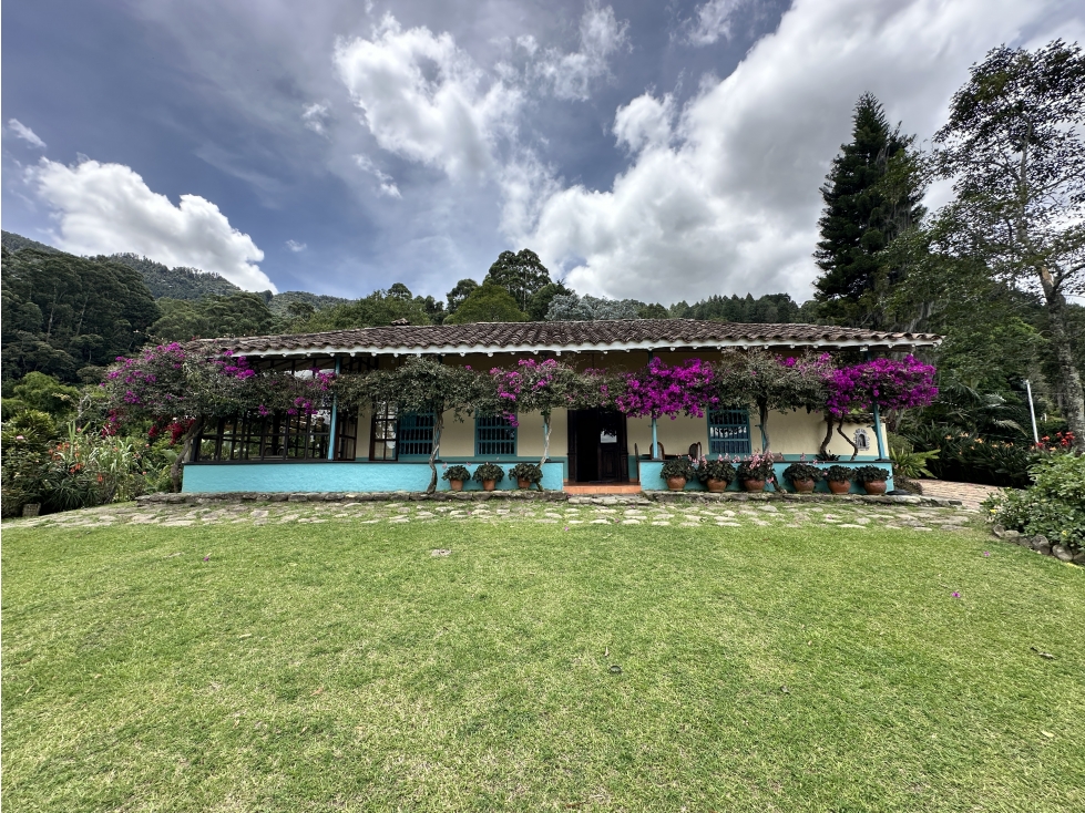 Casa Campestre en Arriendo, Loma Del Chocho, Envigado 486 m2 — foto 2