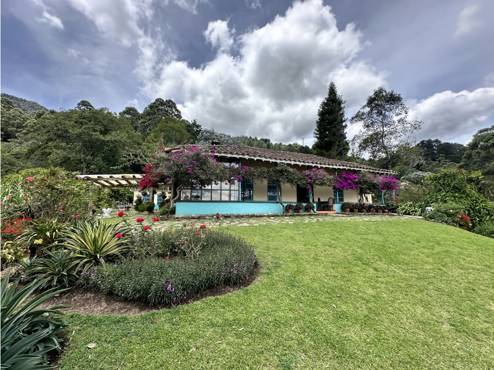 Casa Campestre en Arriendo, Loma Del Chocho, Envigado 486 m2
