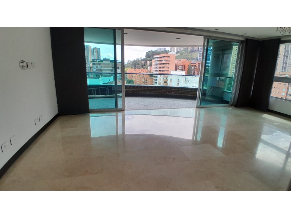 Apartamento en Arriendo, Castropol, Medellín 140 m2