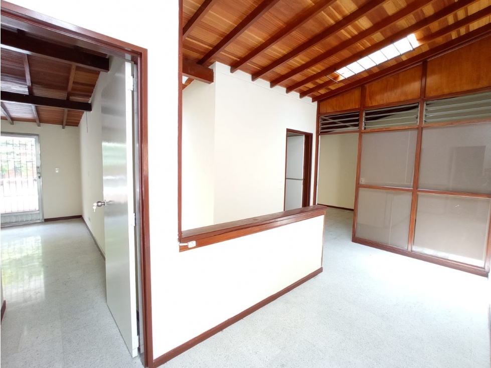 Casa - Local en Arriendo, Exito De Colombia, Medellín 160 m2 — foto 2
