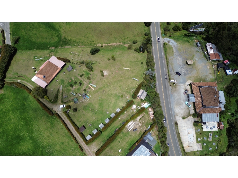 SE ARRIENDA CASA/LOTE RESTAURANTE ALTO LAS PALMAS / 8000 m² - 4