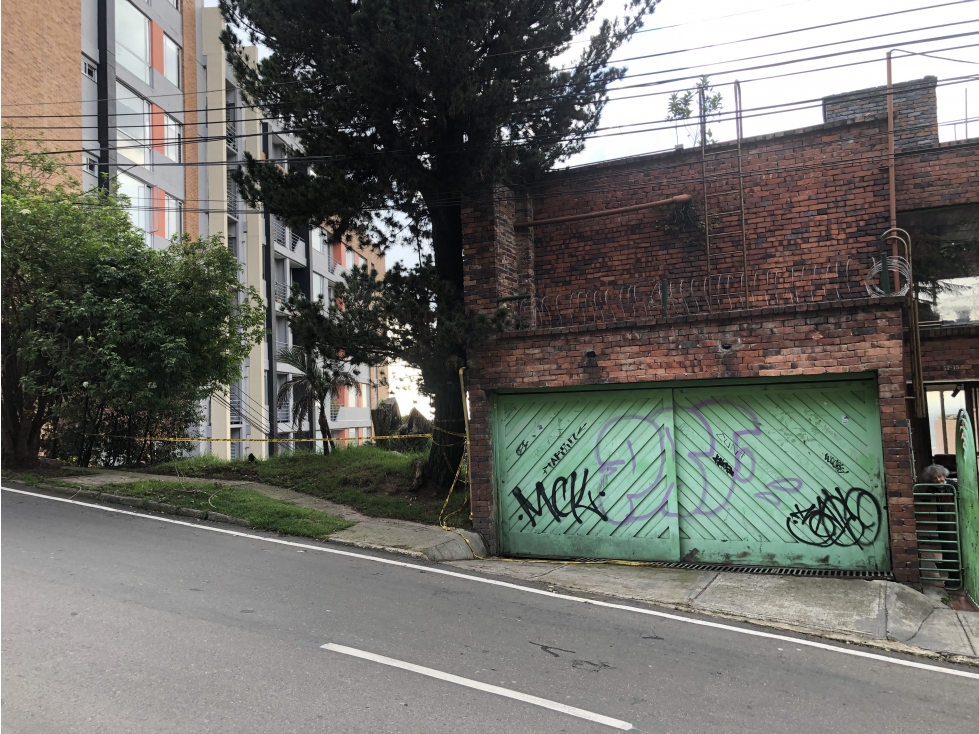 Edificio y lote en venta en El Castillo, Bogotá - 2