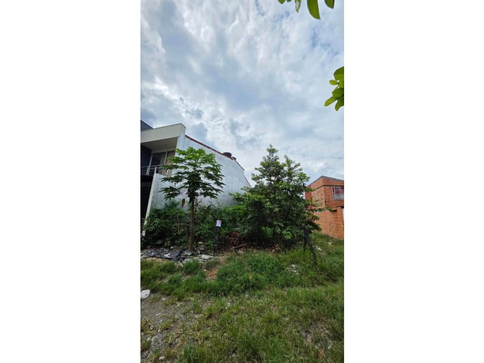 Se vende lote en acacias barrio araguaney - 2