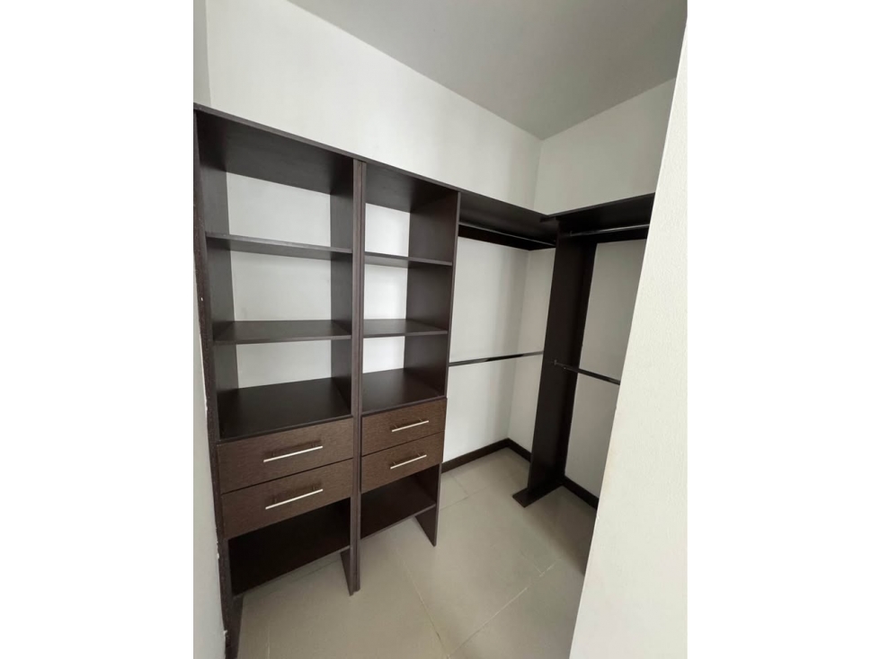 Se vende apartamento en Torres de Salerno sector amarilo — foto 2