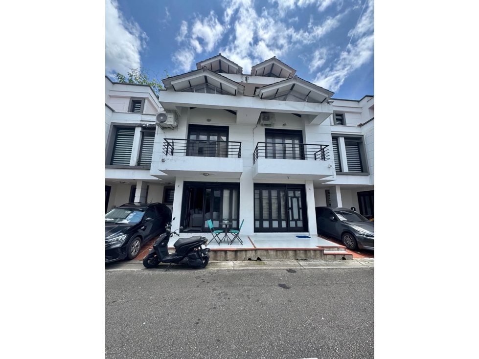 Se vende casa en condominio quintas de Santa Clara