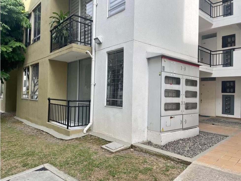 Se vende apto primer piso Amarilo