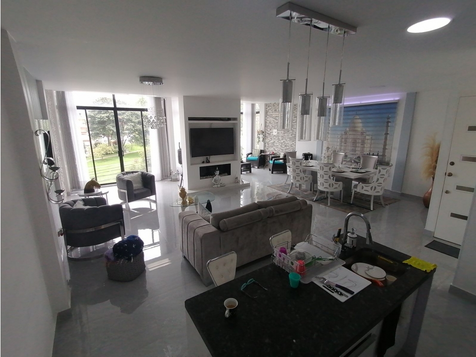 CASA RENTABLE EN VENTA MODELIA, BOGOTA