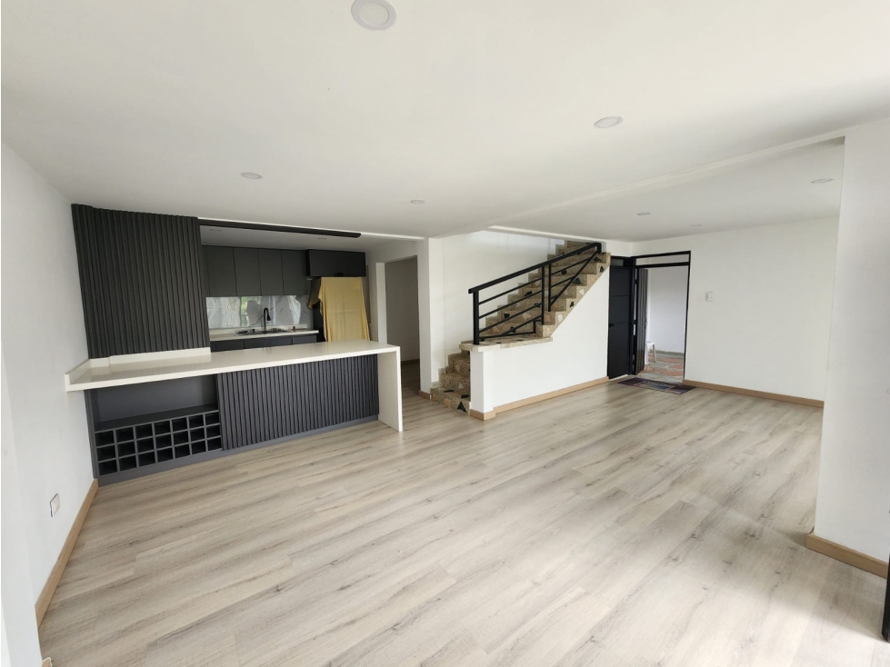 CASA EN VENTA EN MONTENEGRO