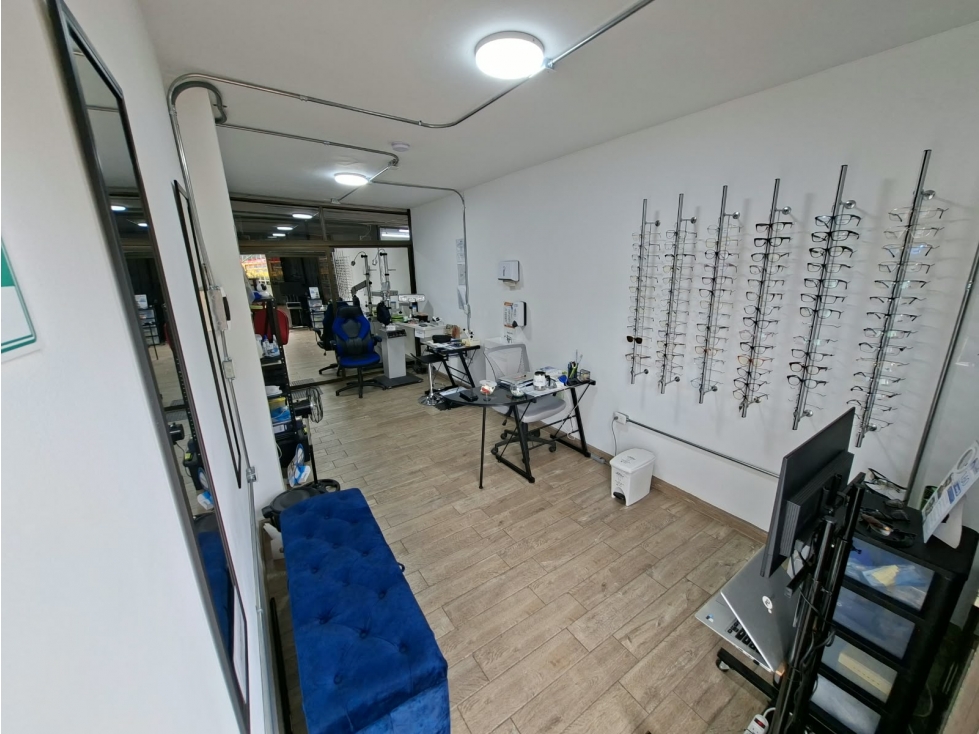 SE VENDE LOCAL CENTRO COMERCIAL - 2