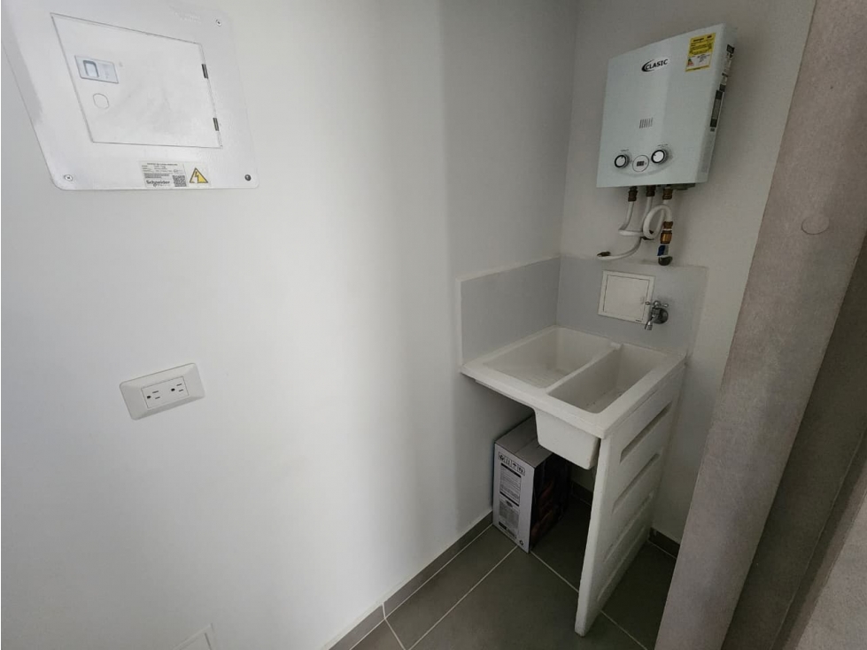 APARTAESTUDIO PARA ARRIENDO EN LA AVENIDA CENTENARIO — foto 3