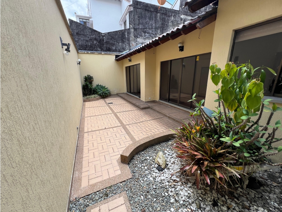 Casa en Arriendo de 350 m² en Exclusivo Sector - 6