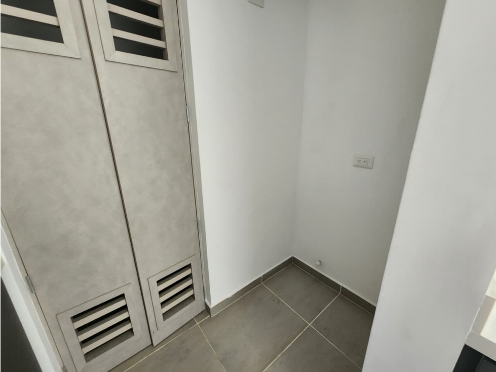 APARTAESTUDIO PARA ARRIENDO EN LA AVENIDA CENTENARIO — foto 2