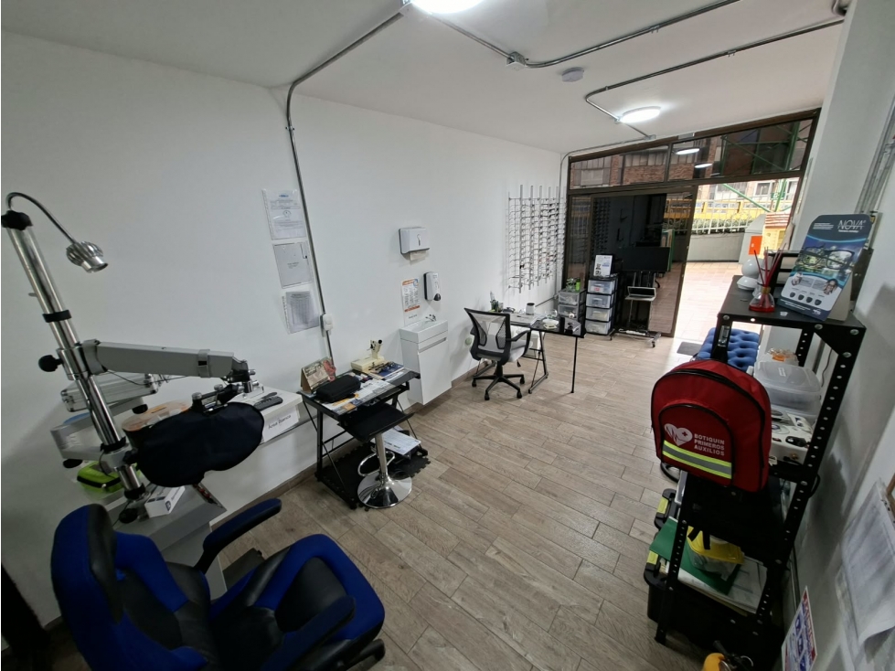 SE VENDE LOCAL CENTRO COMERCIAL - 6