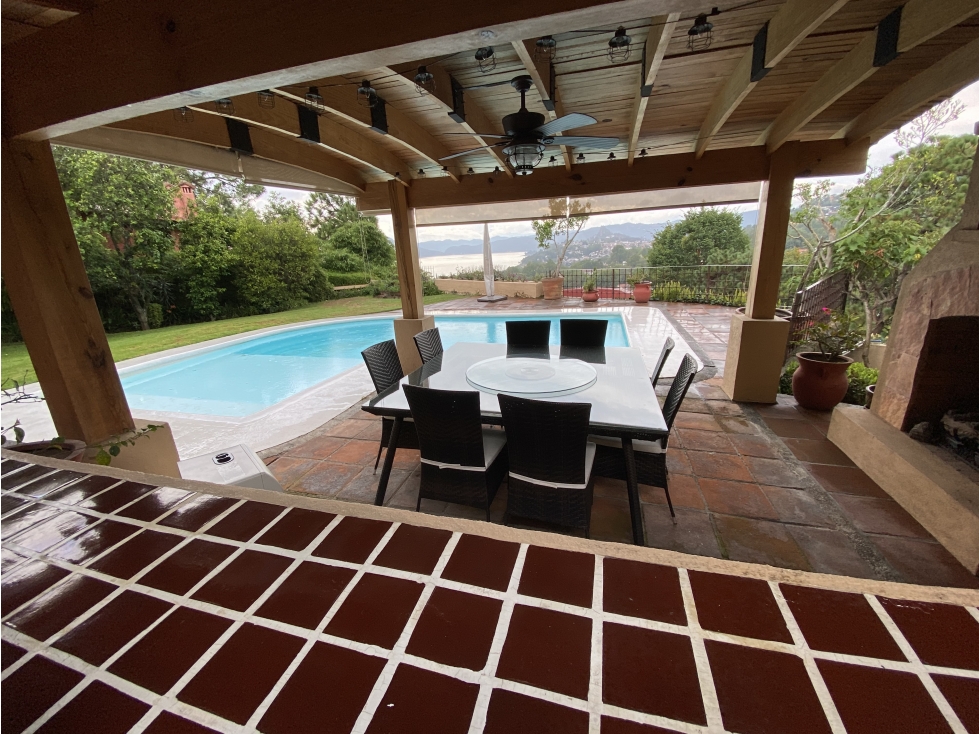 CASA PARA REMODELAR ZONA EXCLUSIVA EL COOPORITO