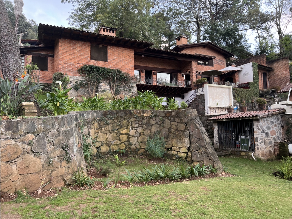 Extraordinaria casa en venta en Avandaro para remodelar