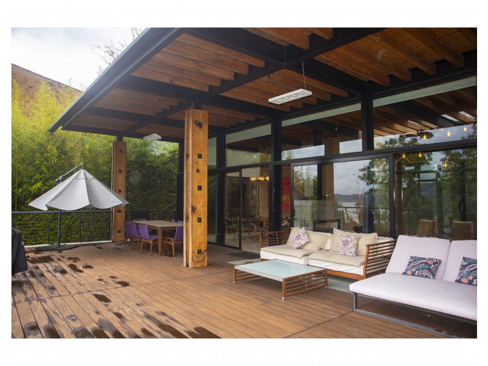 CASA EN RENTA DENTRO DE UN CONDIMINIO, VALLE DE BRAVO. A