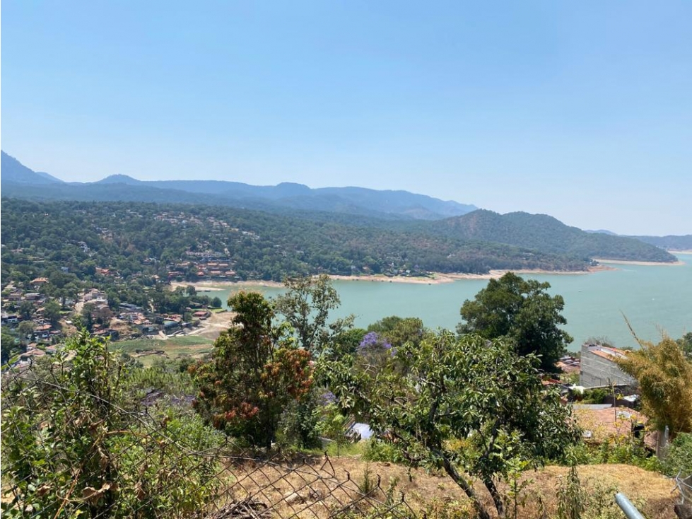 VENTA DE TERRENO CON ESPECTACULAR VISTA AL LAGO