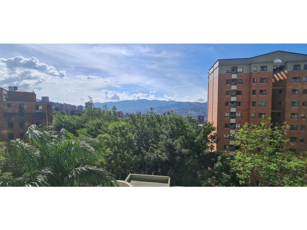 Bajo de precio apartamento remodelado en el tesoro — foto 5