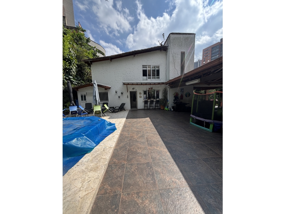 Casa en Altos de Cañaveralejo: lote, privacidad y potencial — foto 2