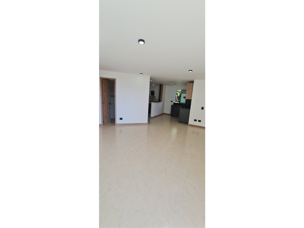 Bajo de precio apartamento remodelado en el tesoro — foto 3