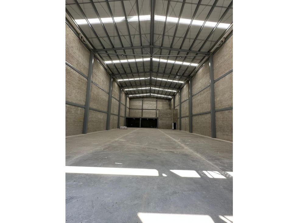 Se alquila hermosa bodega en Zona E - 2