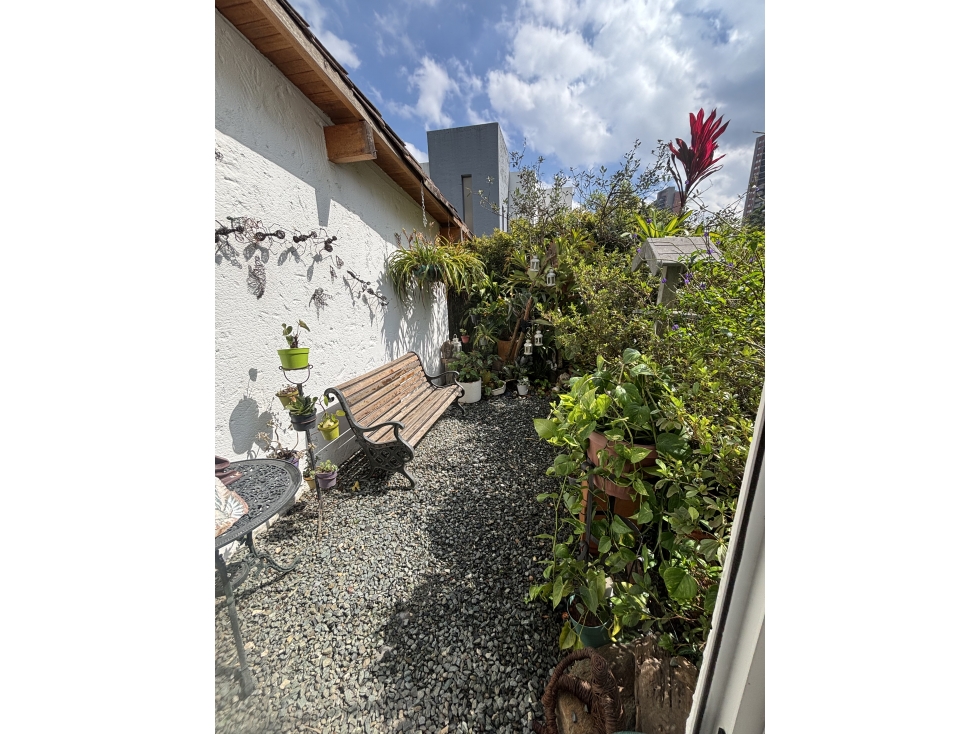 Casa en Altos de Cañaveralejo: lote, privacidad y potencial — foto 4