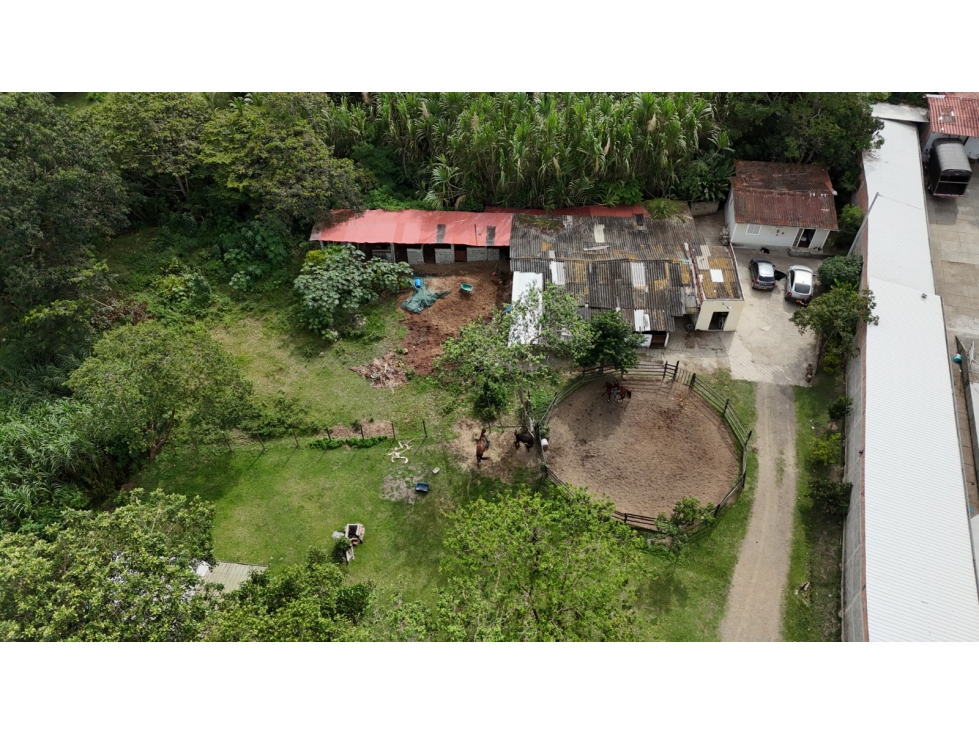 Finca y pesebreras en venta en Girardota San Diego
