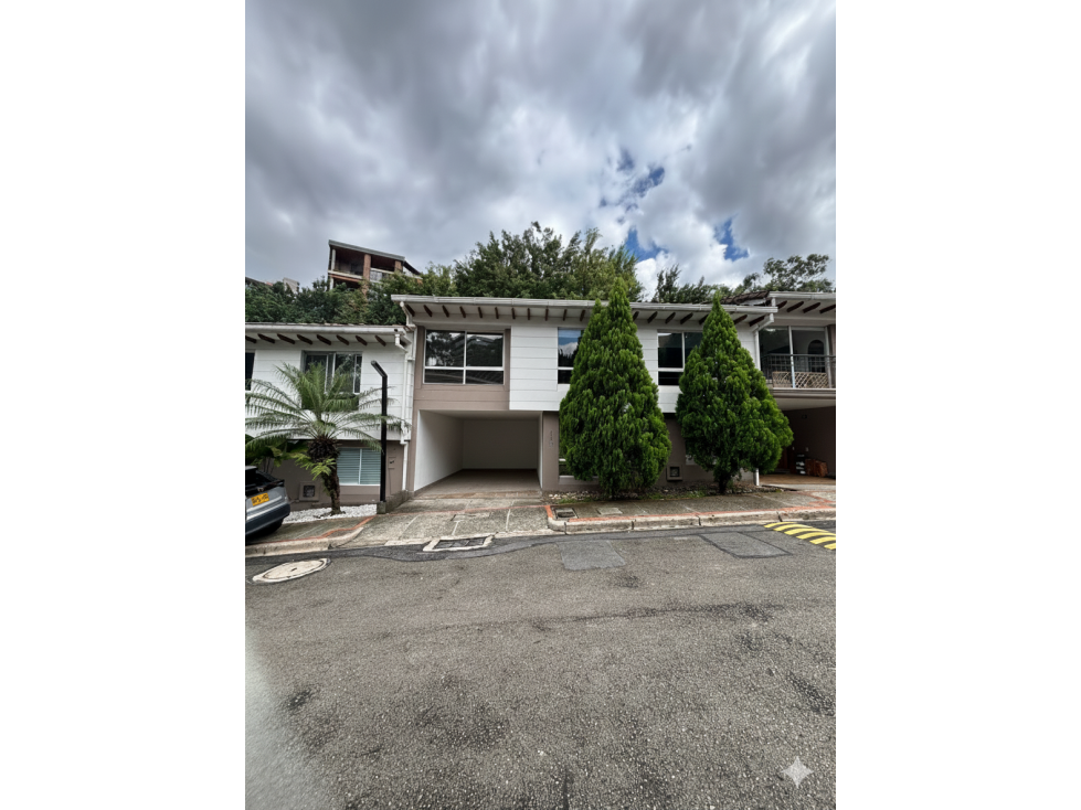 Casa amplia en Medellín 350 m² de confort y ubicación privilegiada