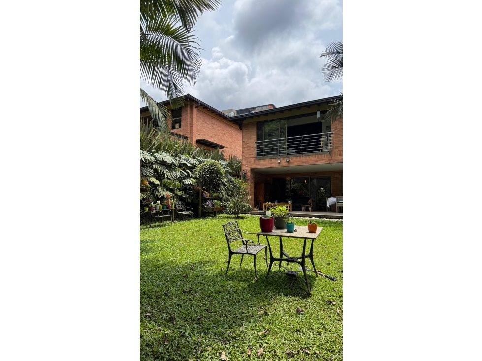 Exclusiva Casa- Espacio, Comodidad y Ubicación Privilegiada — foto 2