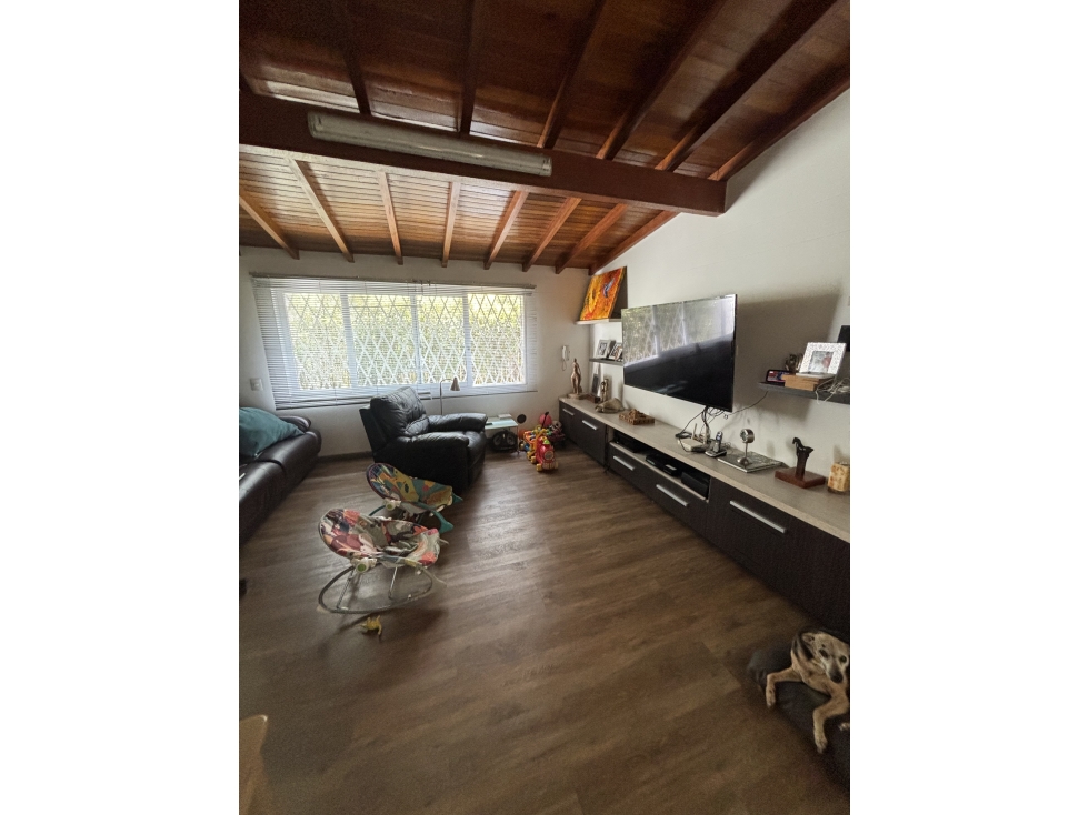 Casa en Altos de Cañaveralejo: lote, privacidad y potencial — foto 5