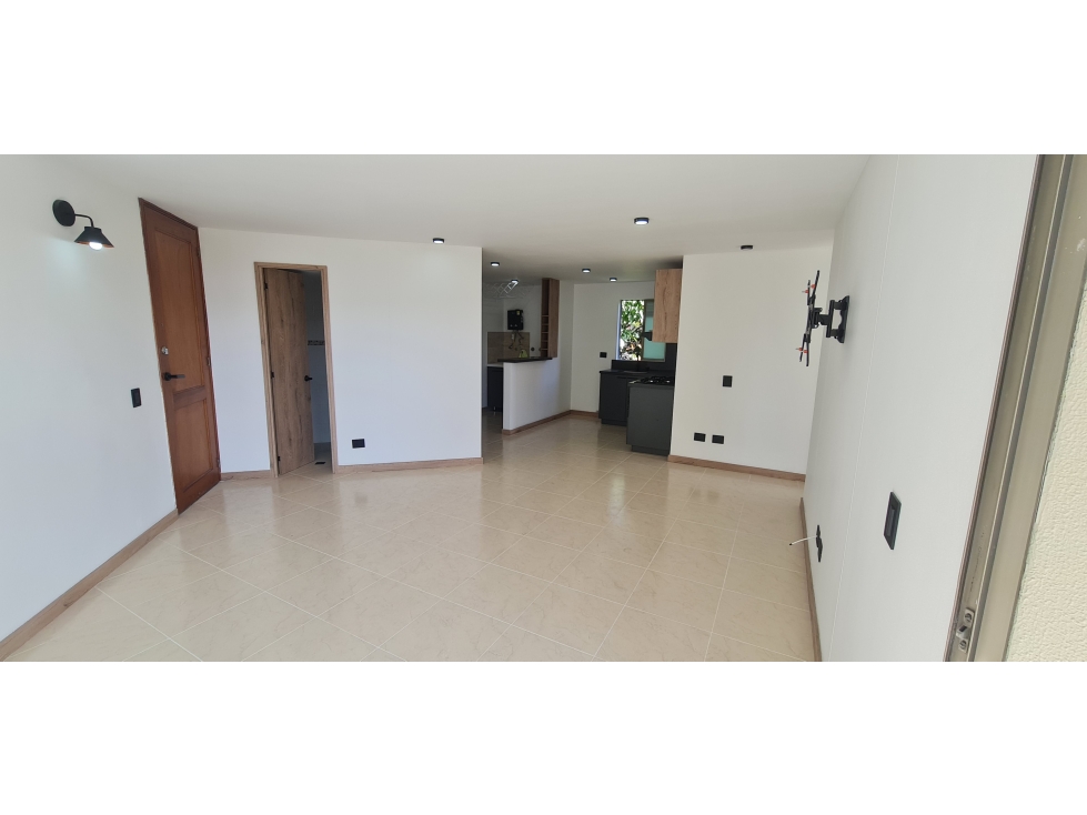 Bajo de precio apartamento remodelado en el tesoro