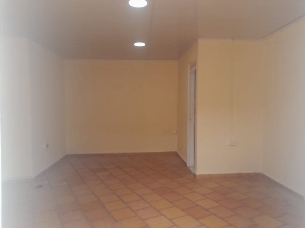 SE ARRIENDA AMPLIO LOCAL COMERCIAL EN PIEDECUESTA - 4