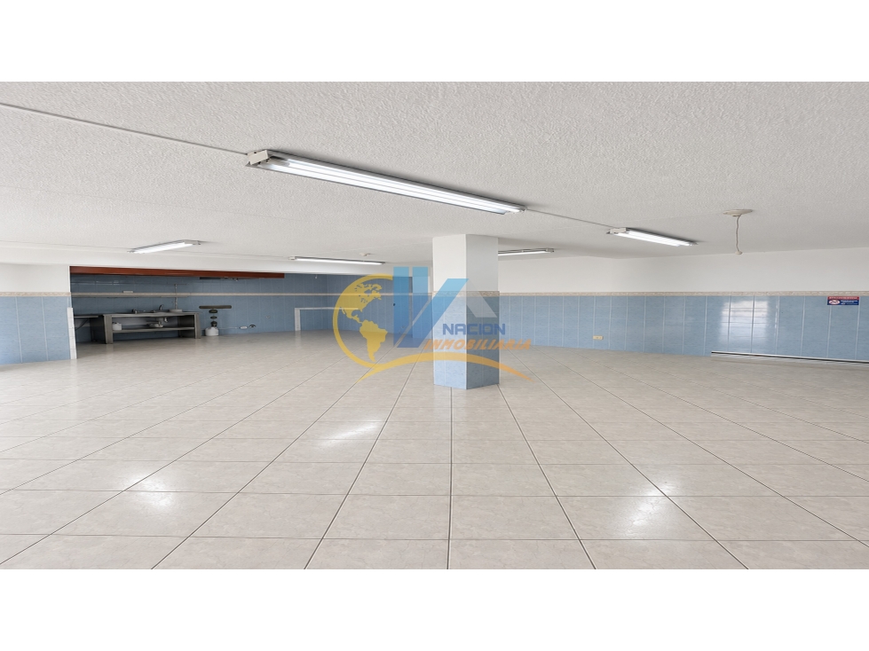 SE ARRIENDA LOCAL COMERCIAL EN DIAMANTE 2 DE 130M2 - 4