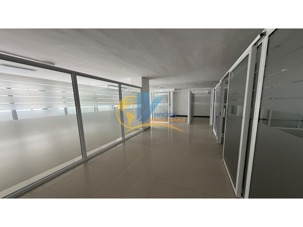 SE ARRIENDA / VENDE OFICINA EN EL CENTRO DE BUCARAMANGA - 3