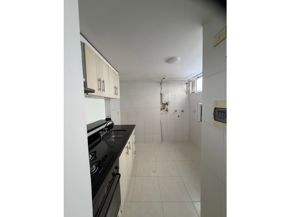 SE ARRIENDA HERMOSO Y AMPLIO APTO EN EDIF VANCUVER